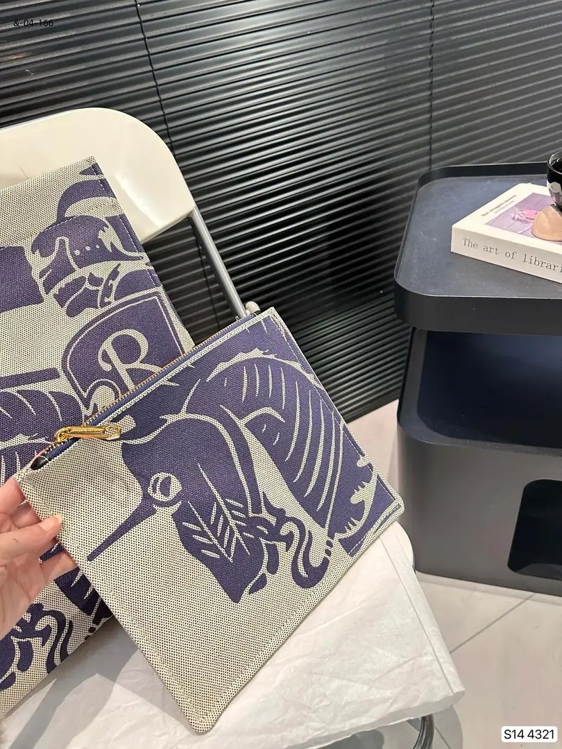 kng6077  Burberry  49.99$  1417 gallery