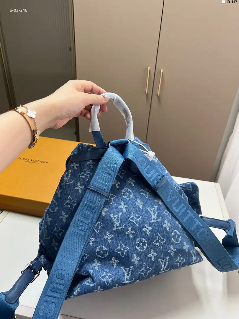 kng7098  lv  85$ gallery