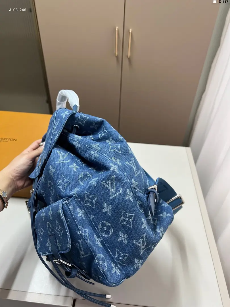 kng7098  lv  85$ gallery