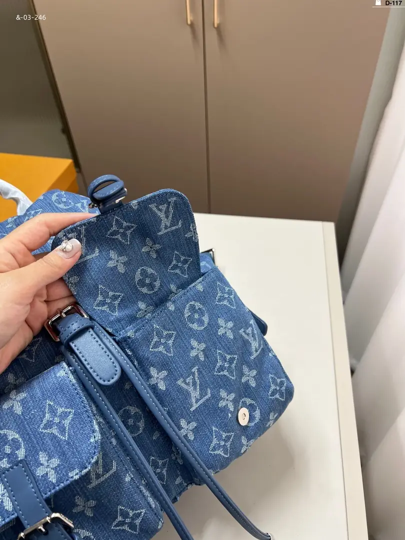 kng7098  lv  85$ gallery