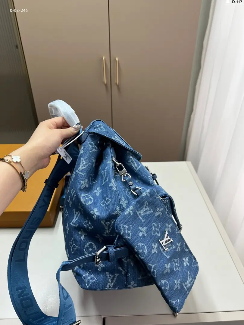 kng7098  lv  85$ gallery