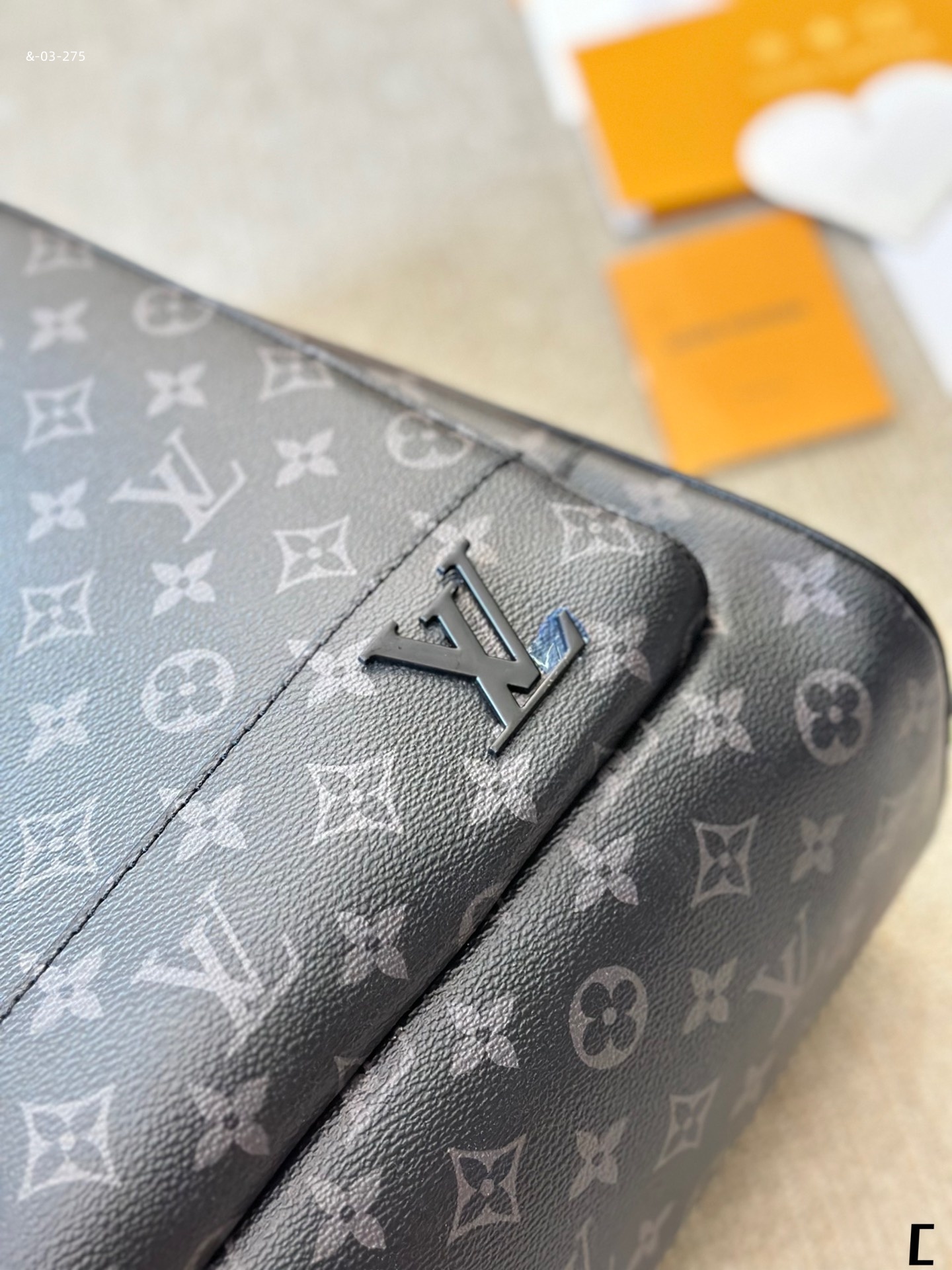 kng7103  lv  95$ gallery