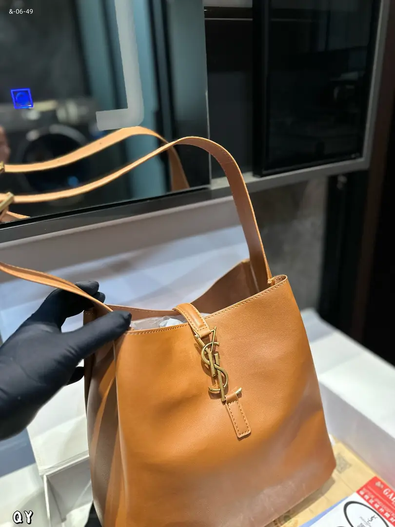 kng7152  YSL 56.9$ gallery