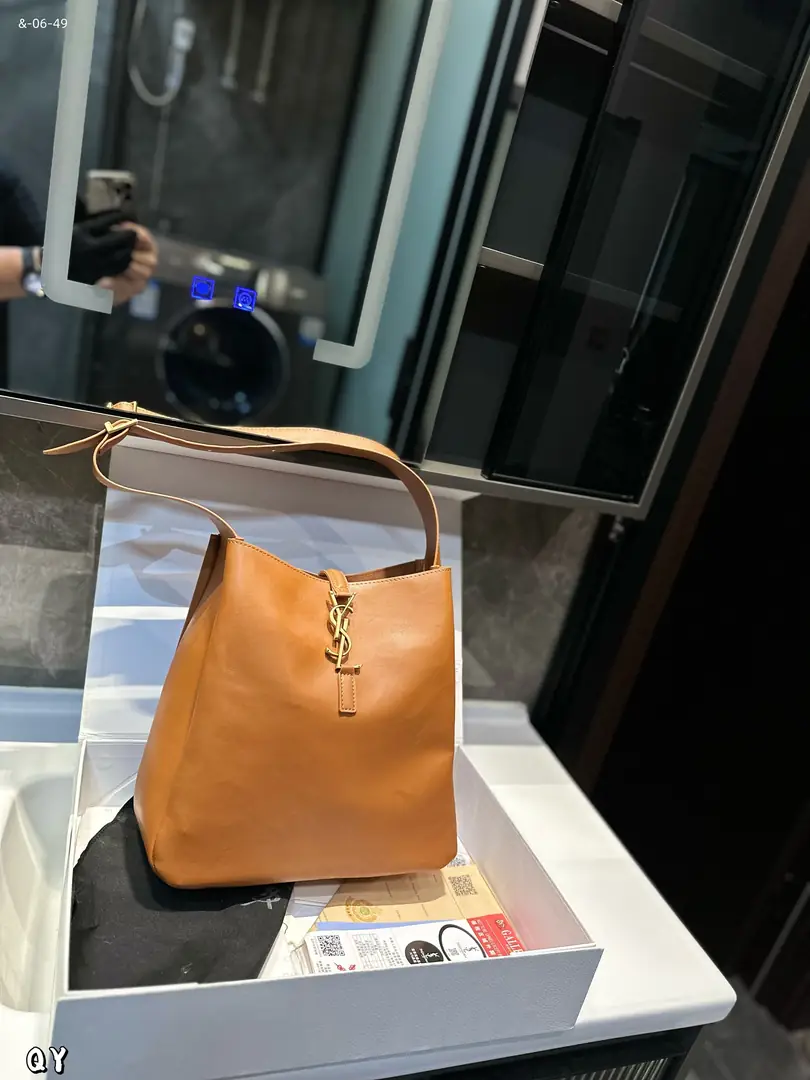 kng7152  YSL 56.9$ gallery