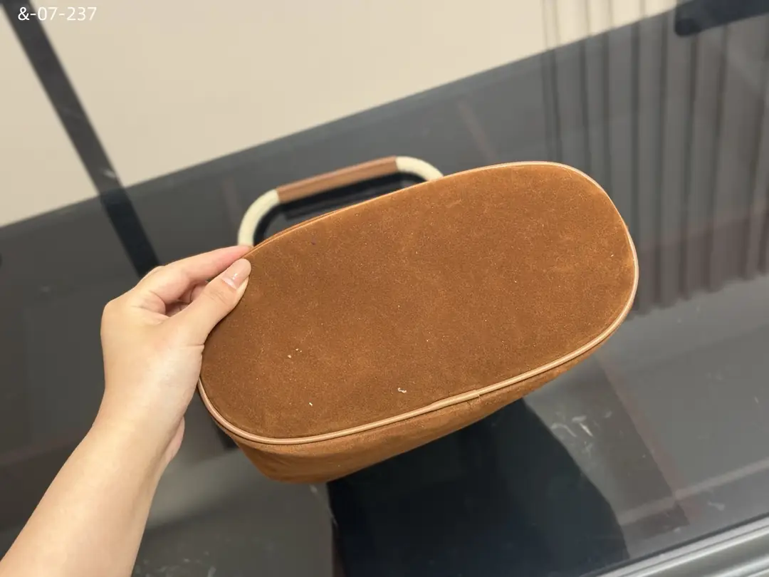 kng7165  PRADA 55$ gallery