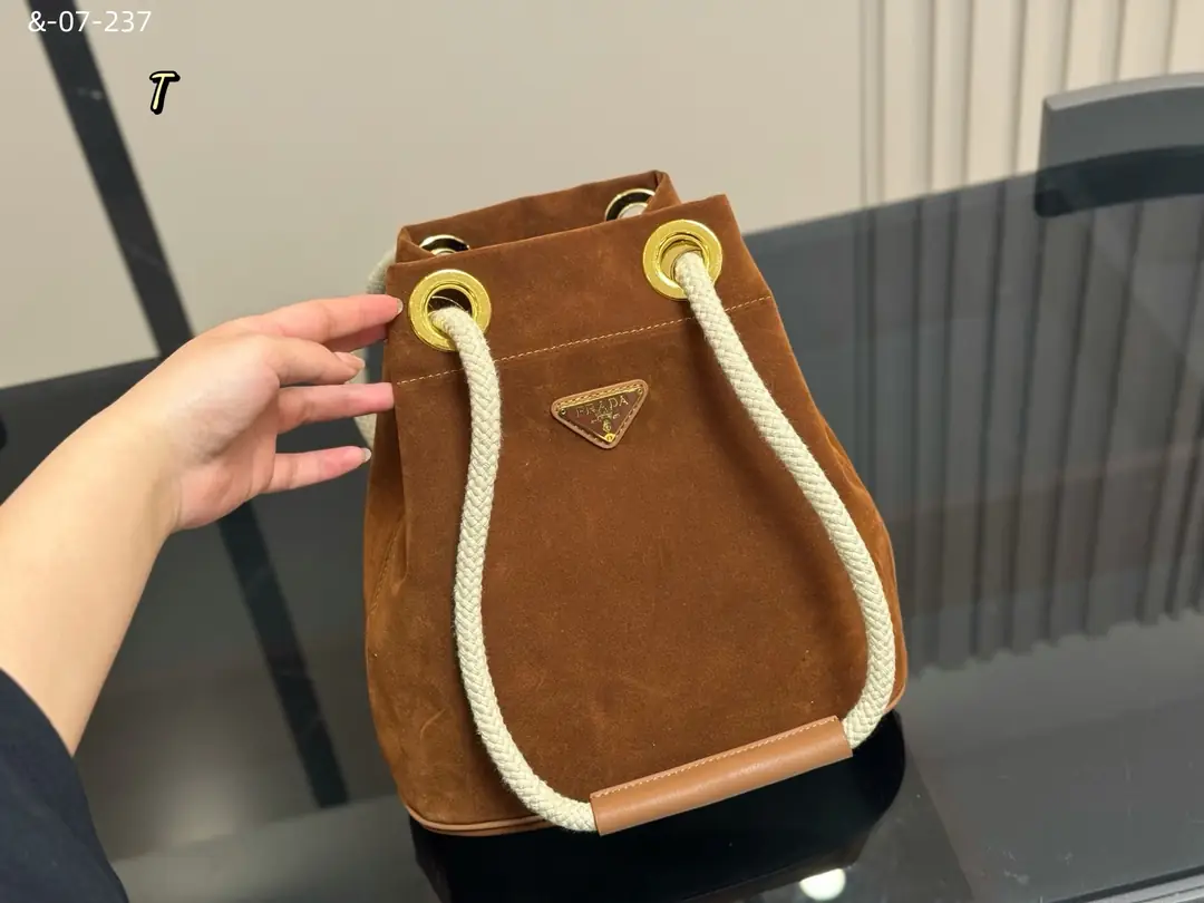 kng7165  PRADA 55$ gallery