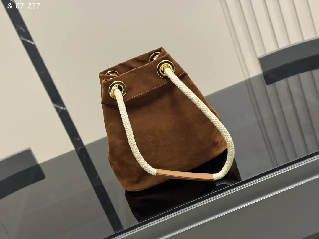 kng7165  PRADA 55$ gallery