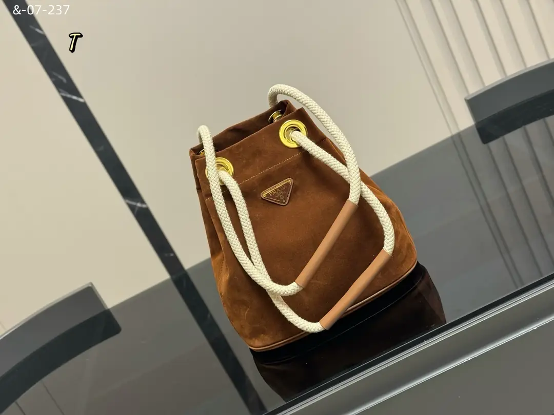 kng7165  PRADA 55$ gallery