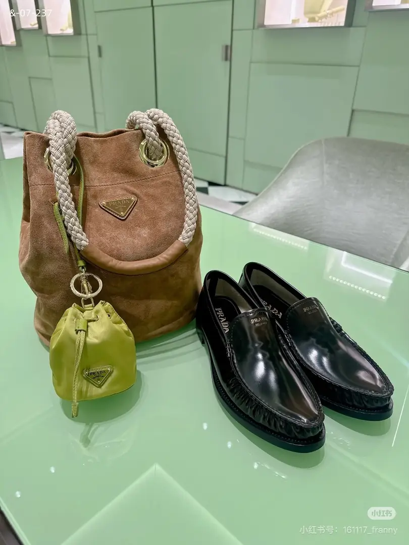 kng7165  PRADA 55$ gallery