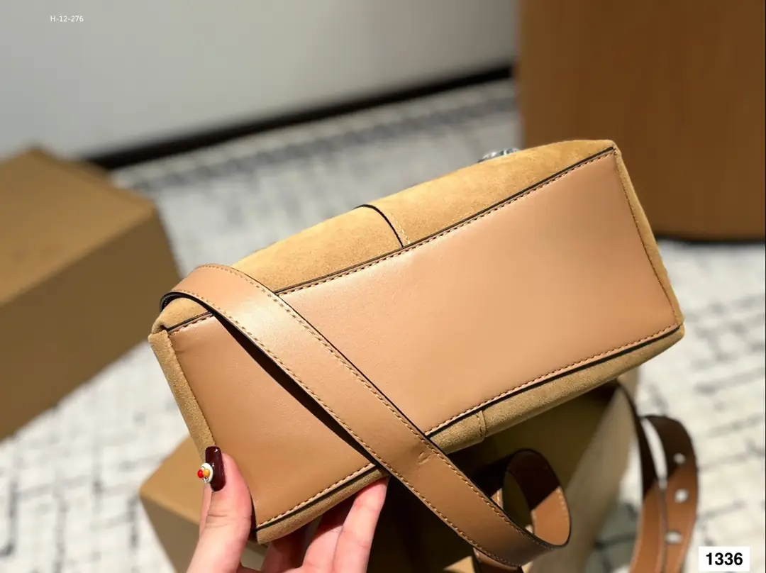 kng7171 Coach 60$ gallery