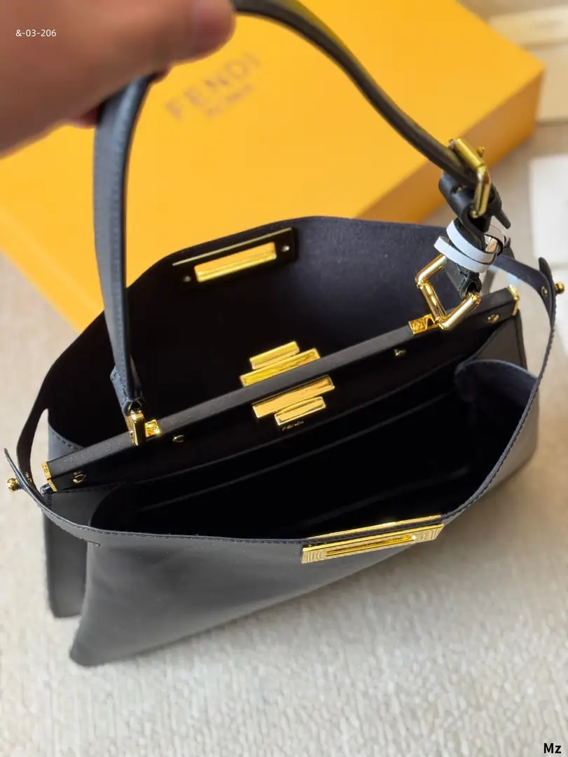 kng7176  FENDI  66$ gallery