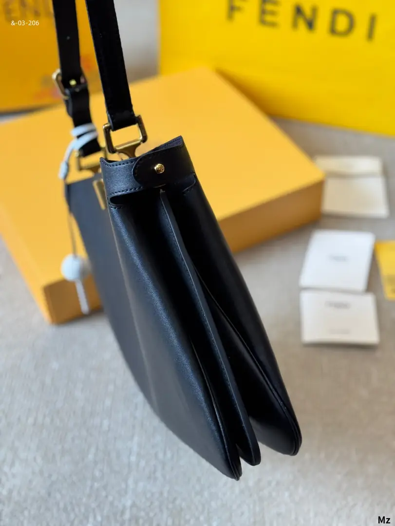 kng7176  FENDI  66$ gallery