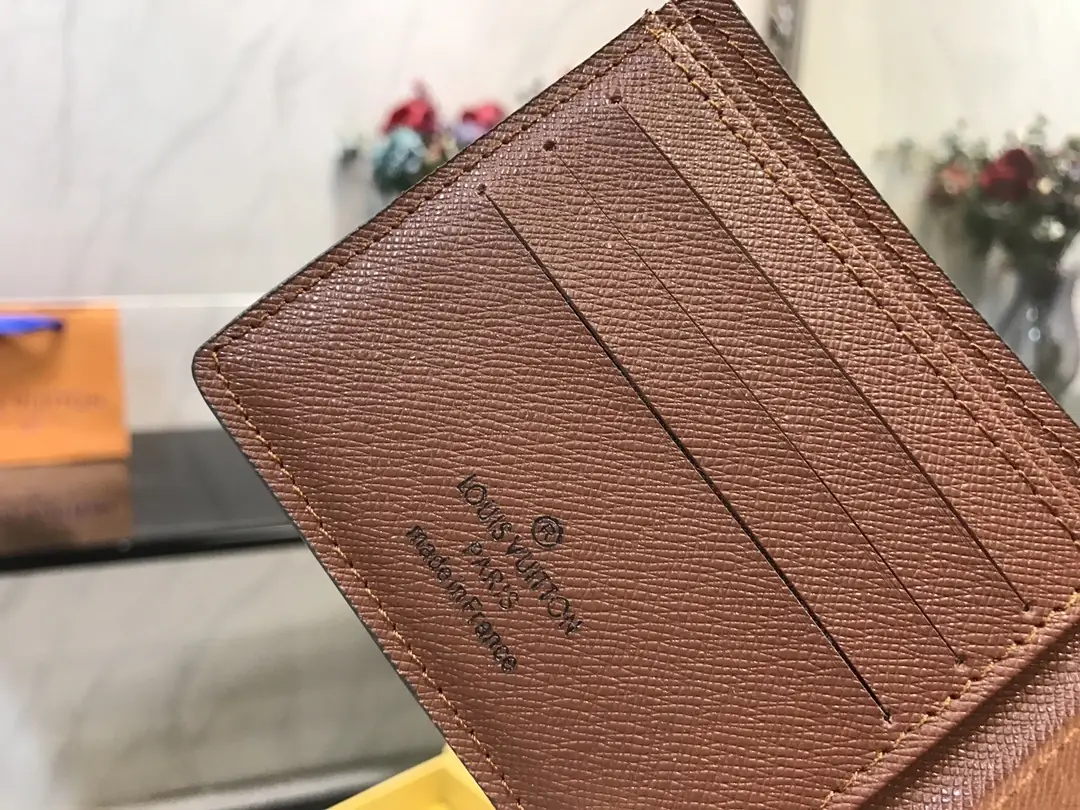 kng7190  LV  65$ gallery