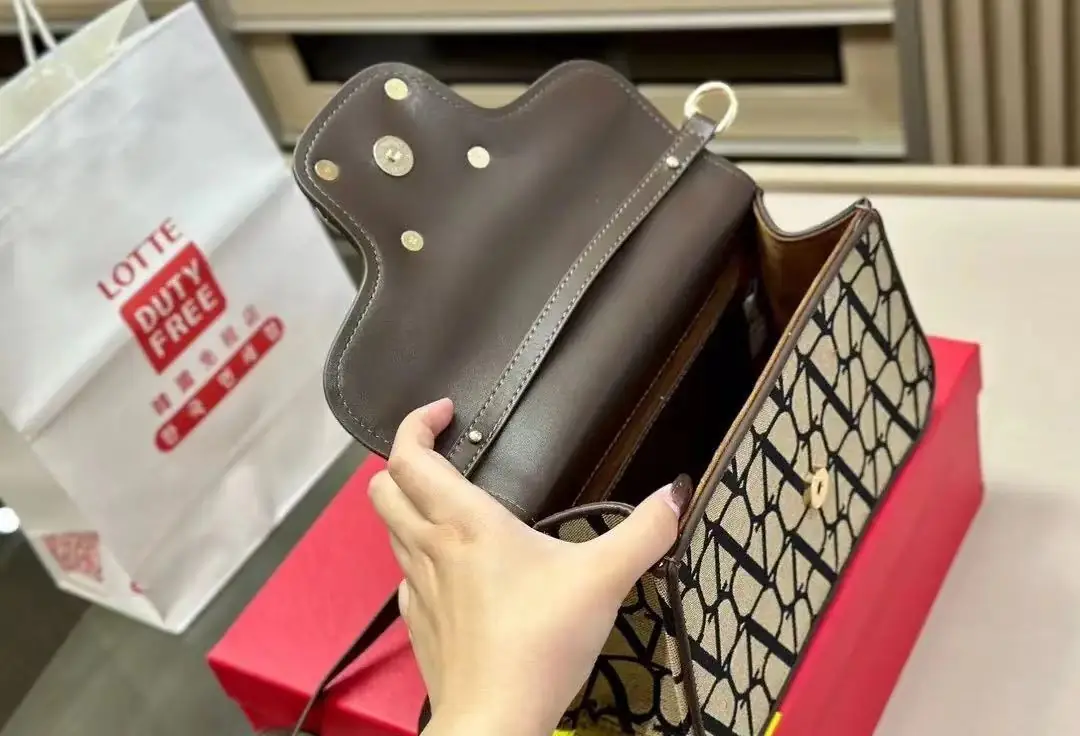 Jam1022 Valentino 75$ 540  GBB gallery