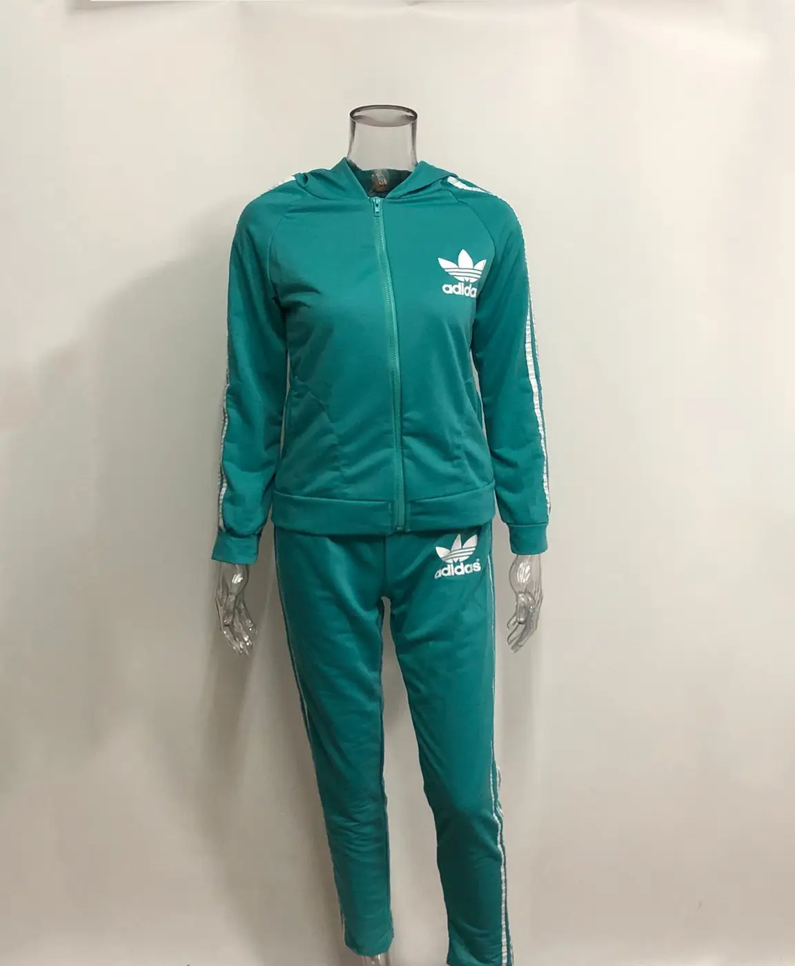 Jam178  Adidas  200 28.99$ GYYF gallery