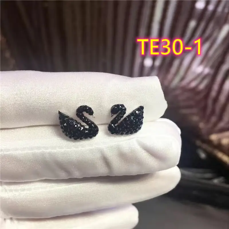 Jam3464  Swarovski   33.99$ 220 SS gallery