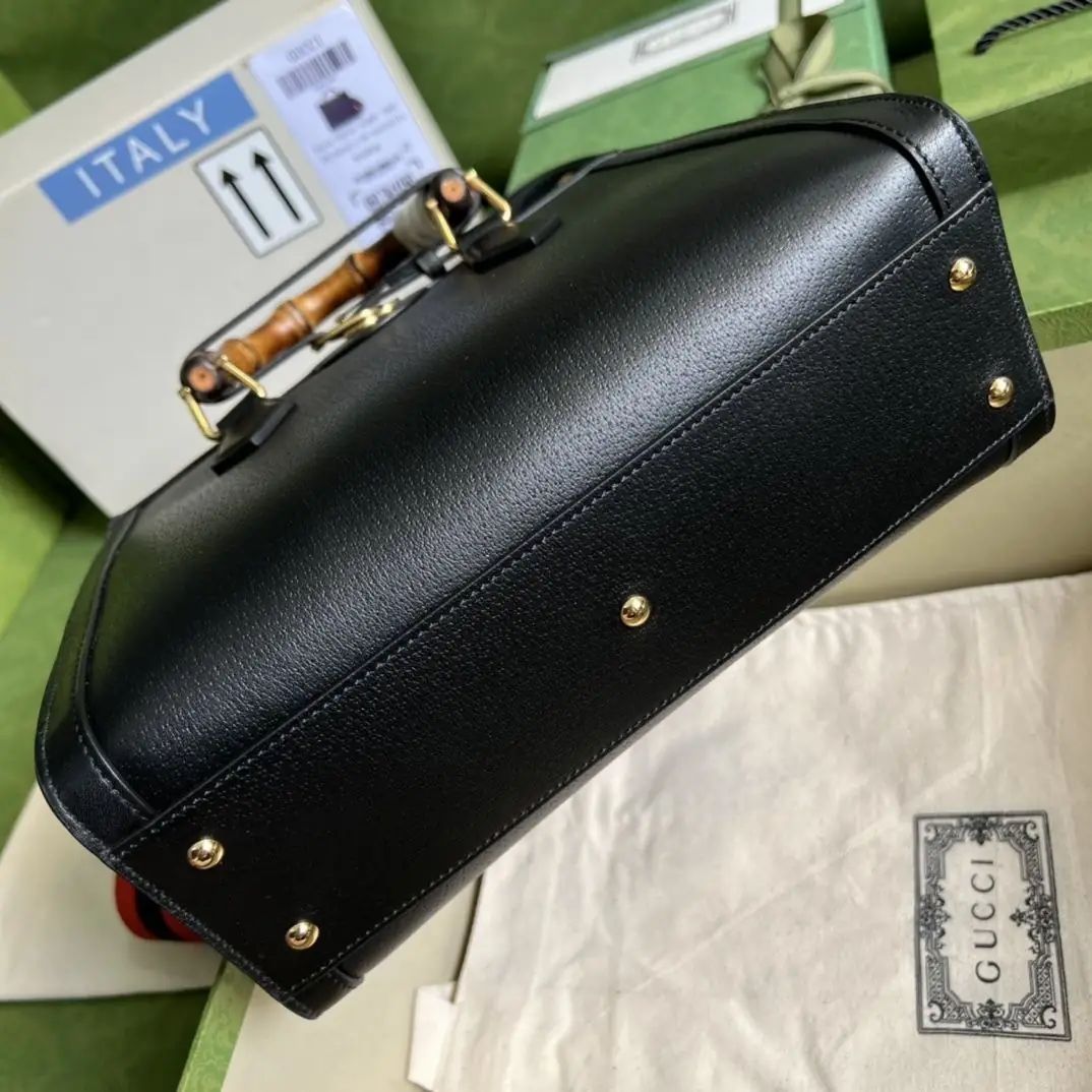 Jam4017  GUCCI  75$ gallery