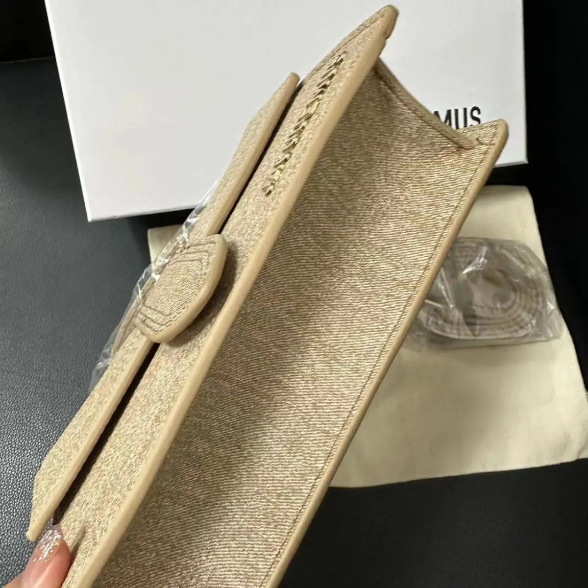 Jam4947 JACQUEMUS 68.9$ 500  1688BB gallery