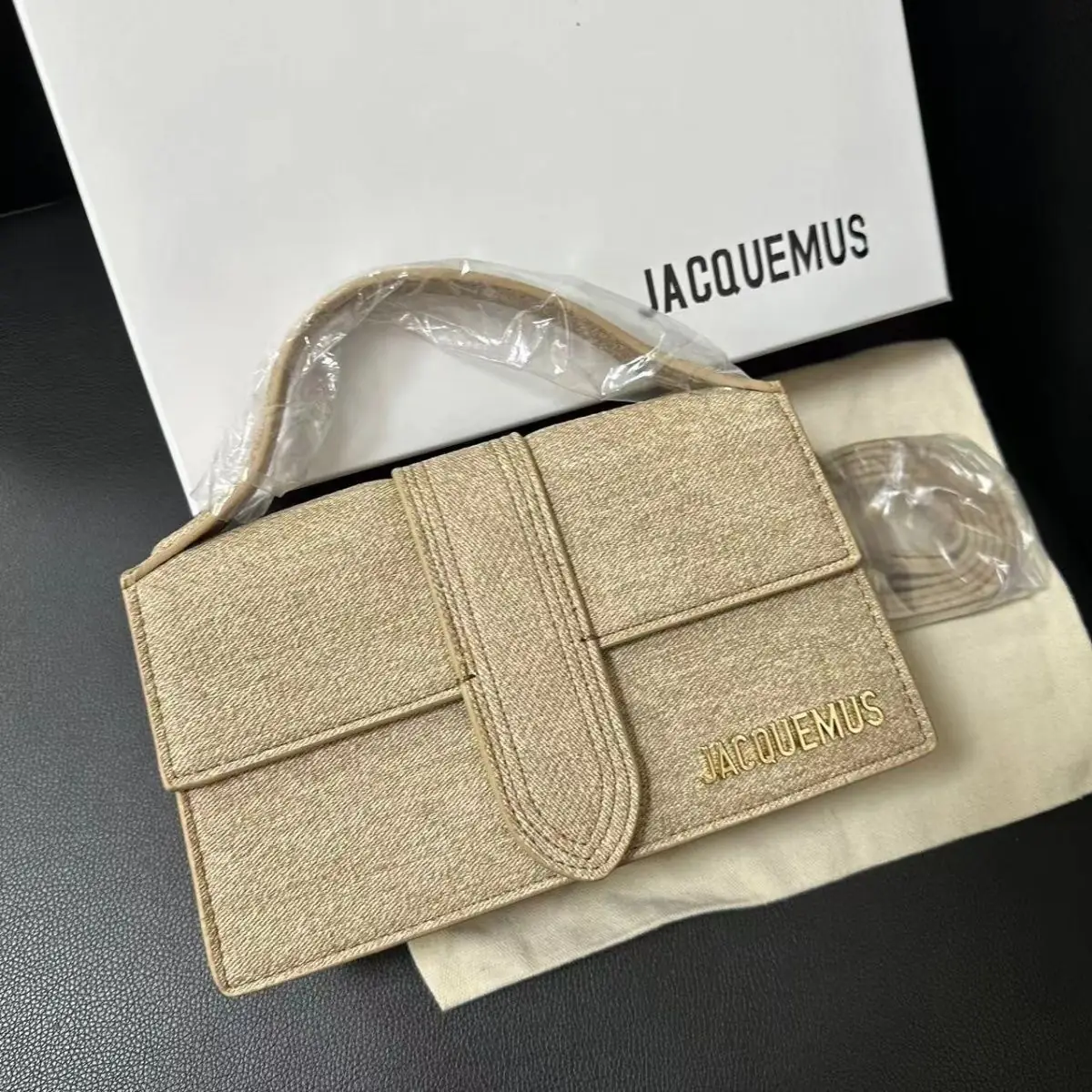 Jam4947 JACQUEMUS 68.9$ 500  1688BB gallery