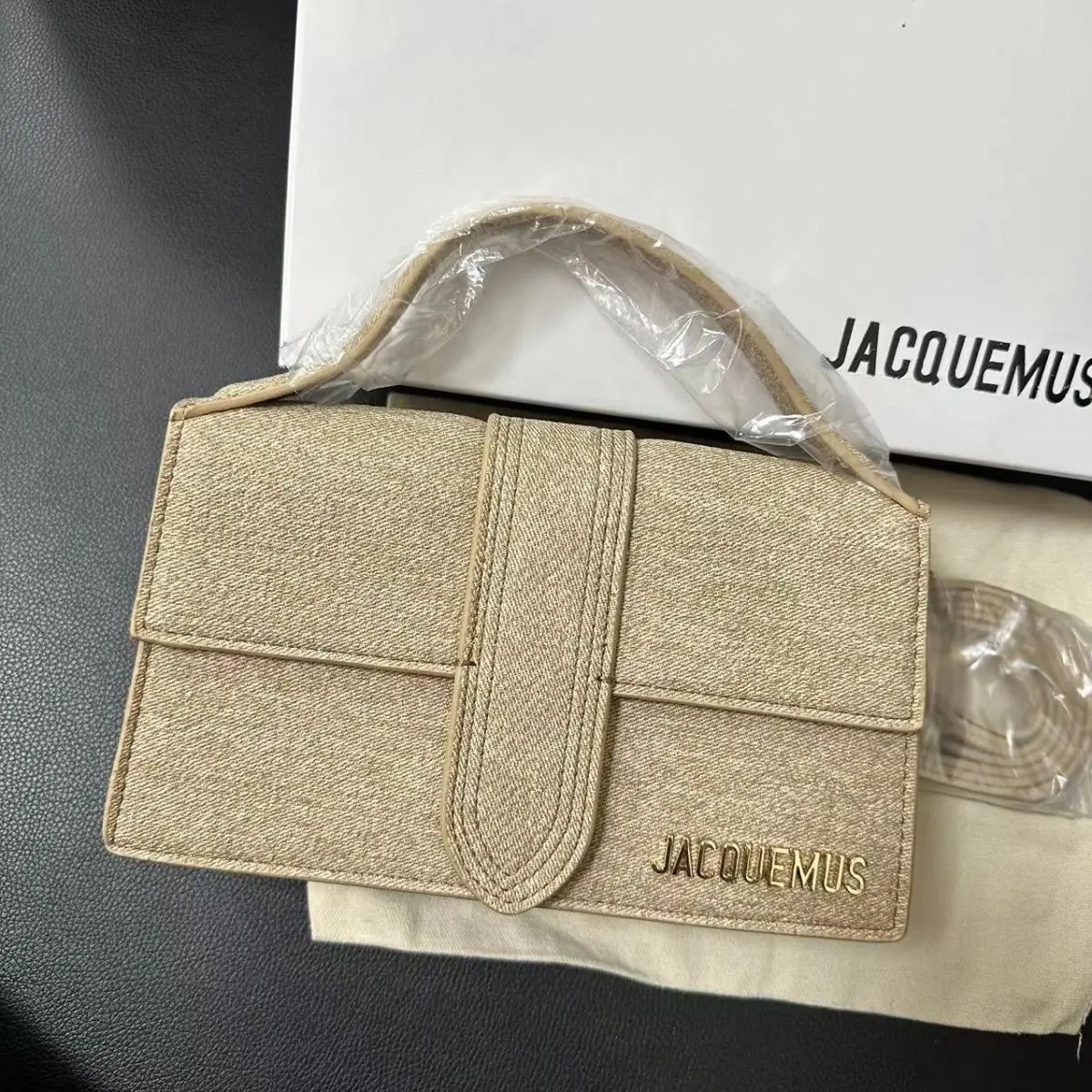 Jam4947 JACQUEMUS 68.9$ 500  1688BB gallery