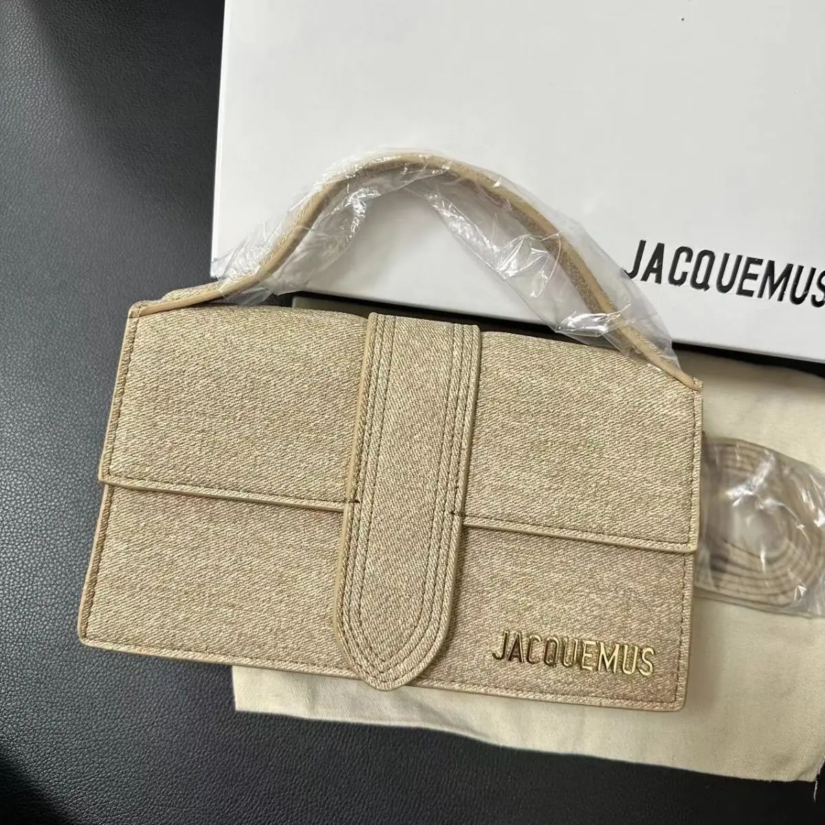 Jam4947 JACQUEMUS 68.9$ 500  1688BB gallery