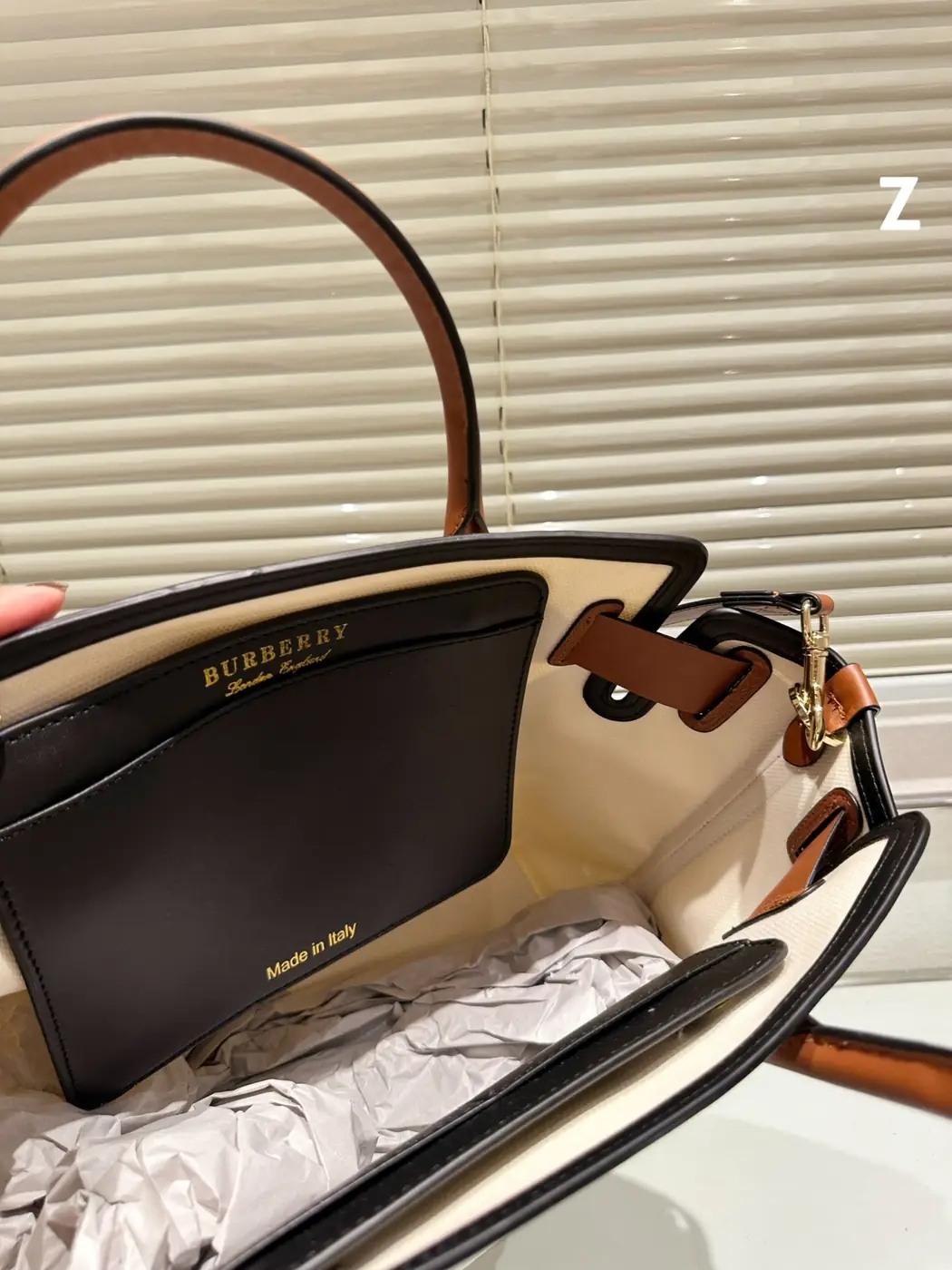 Jam4977  BURBERRY  435 59$ gallery