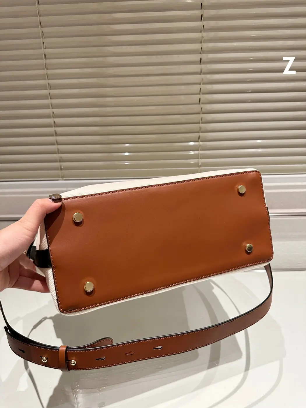 Jam4977  BURBERRY  435 59$ gallery