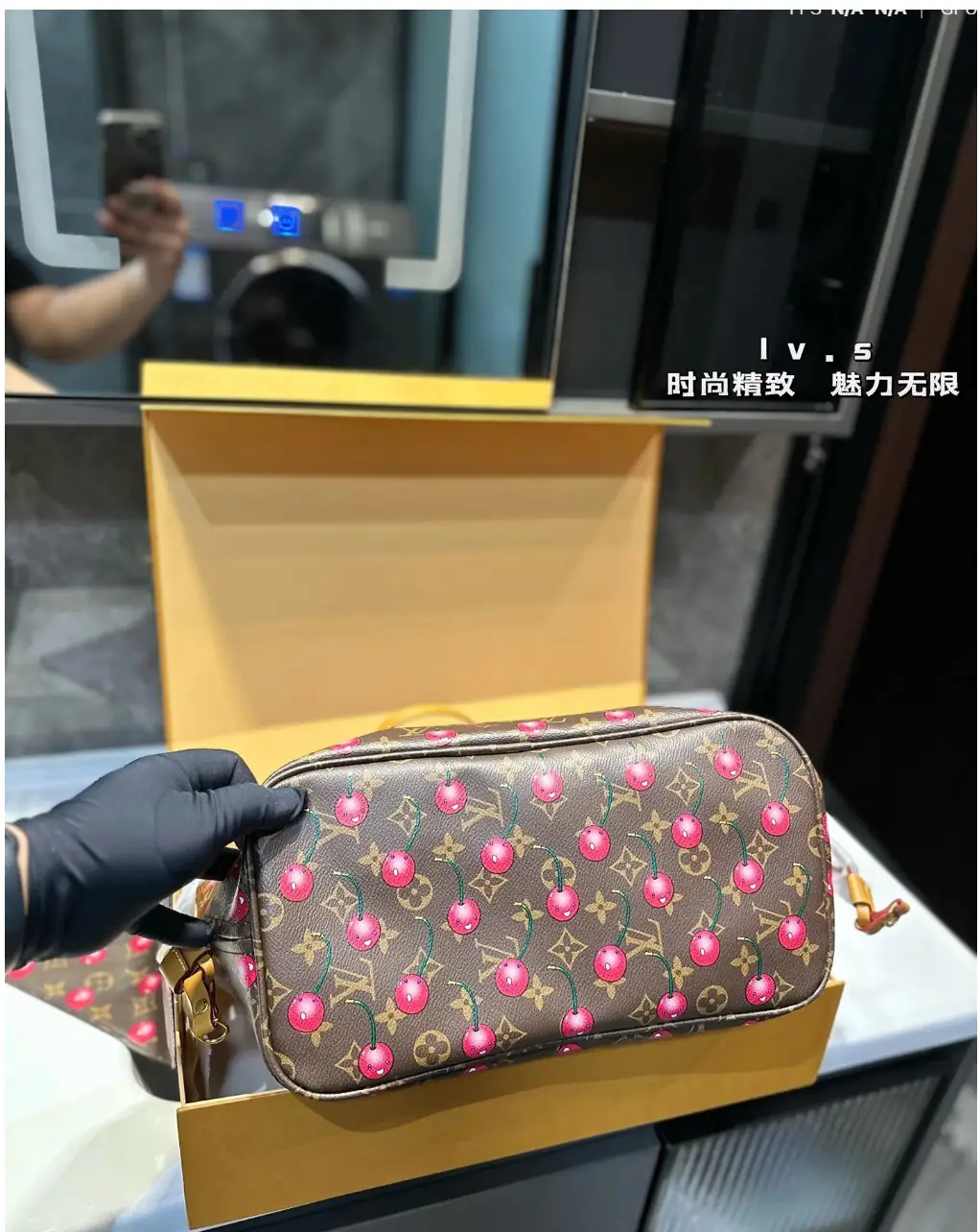 Jam5215  LV  78$ gallery
