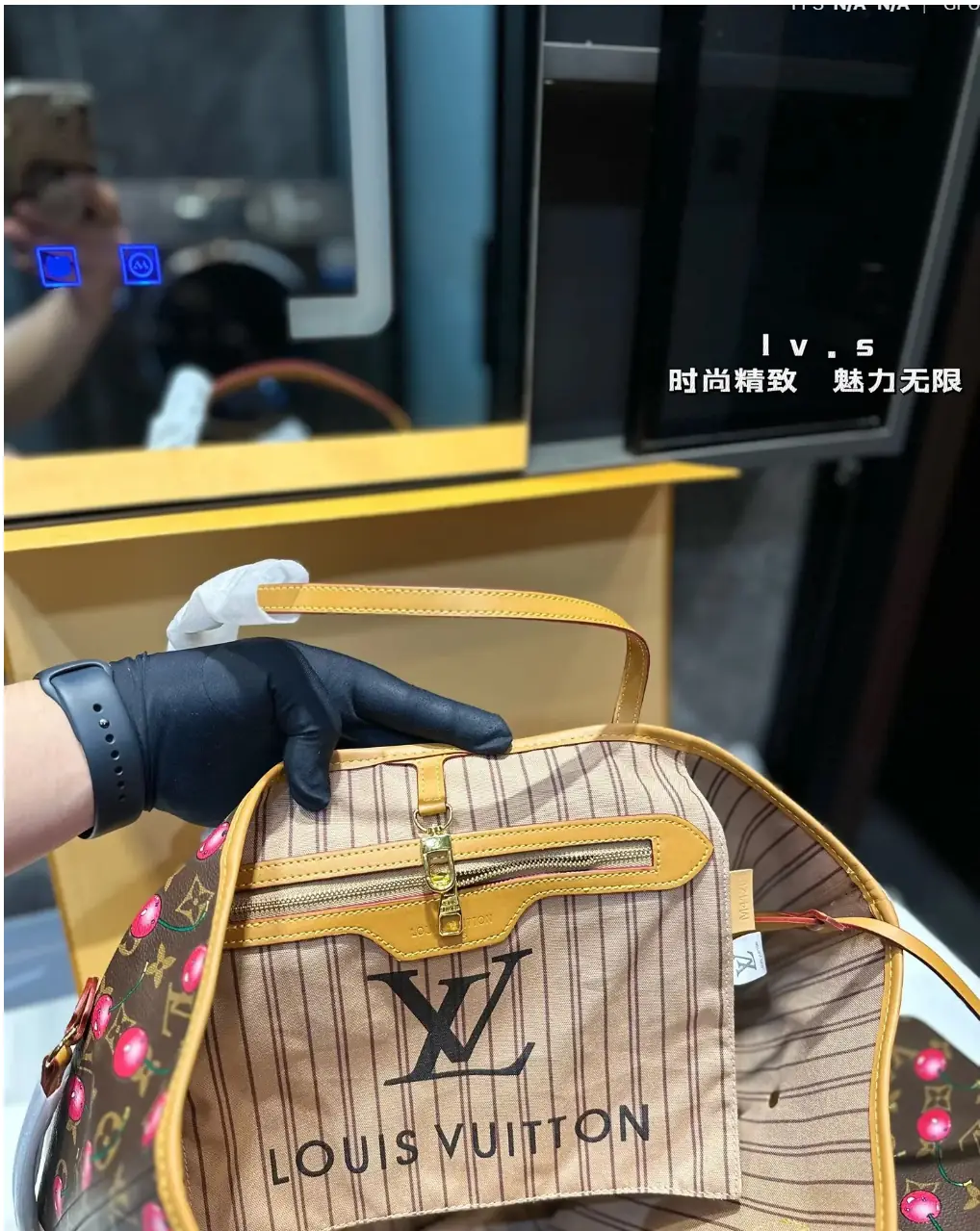 Jam5215  LV  78$ gallery