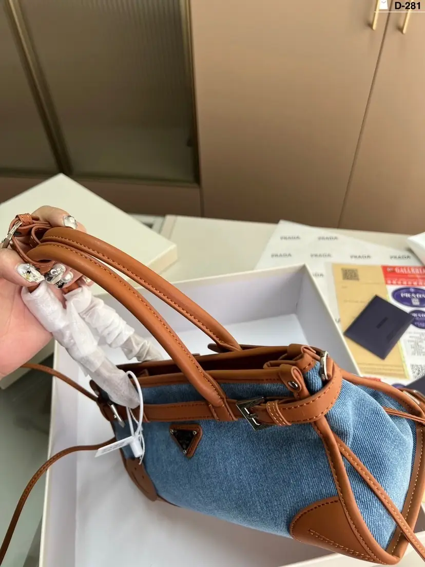 Jam5243 PRADA  89.99$ gallery