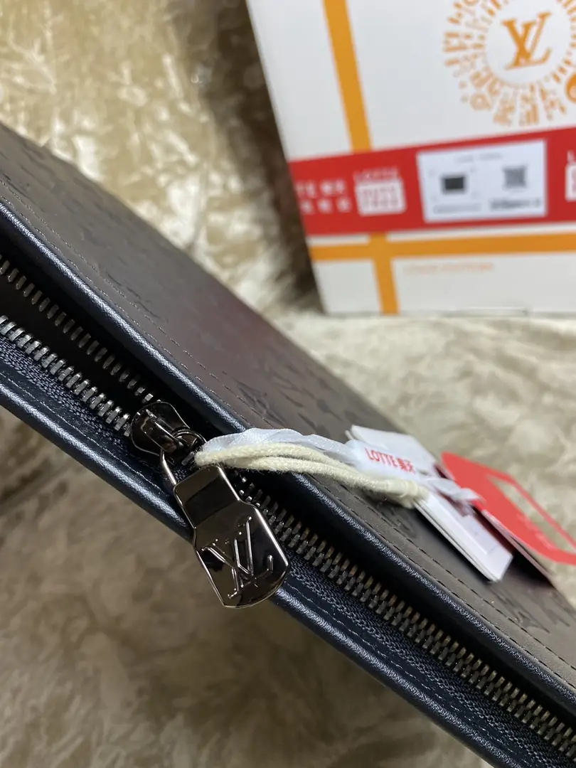 Jam5245  LV  68$ gallery