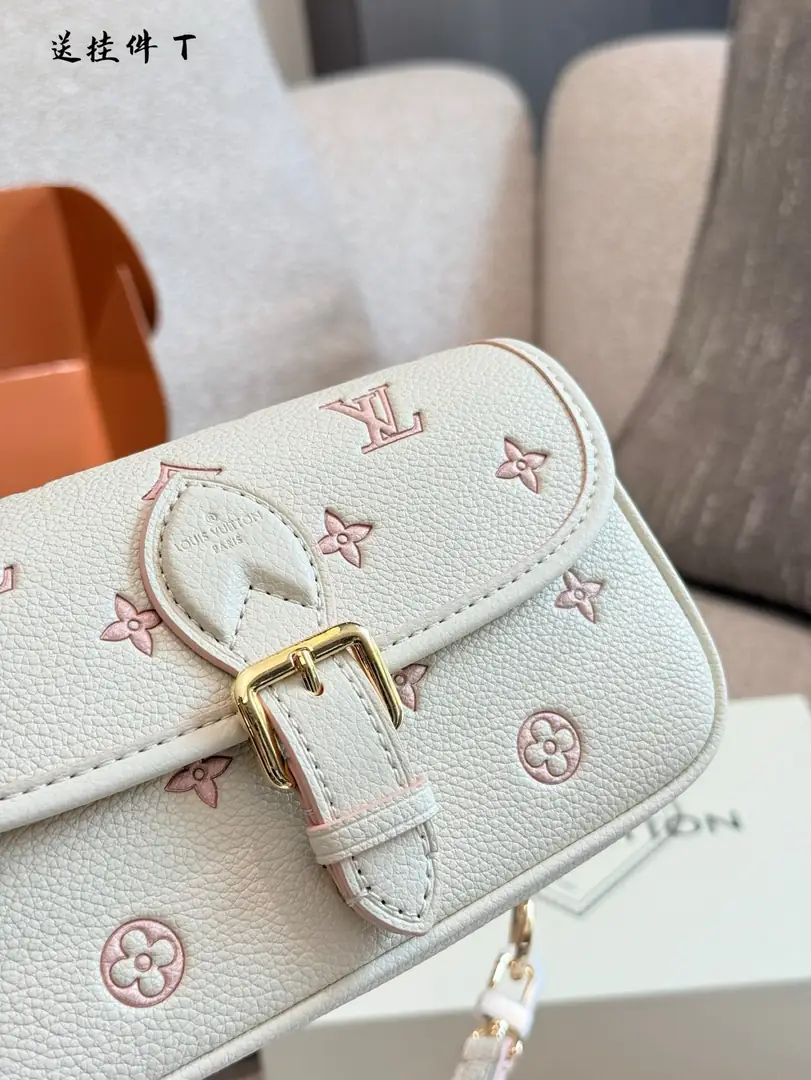 Jam5246   LV   110$ gallery