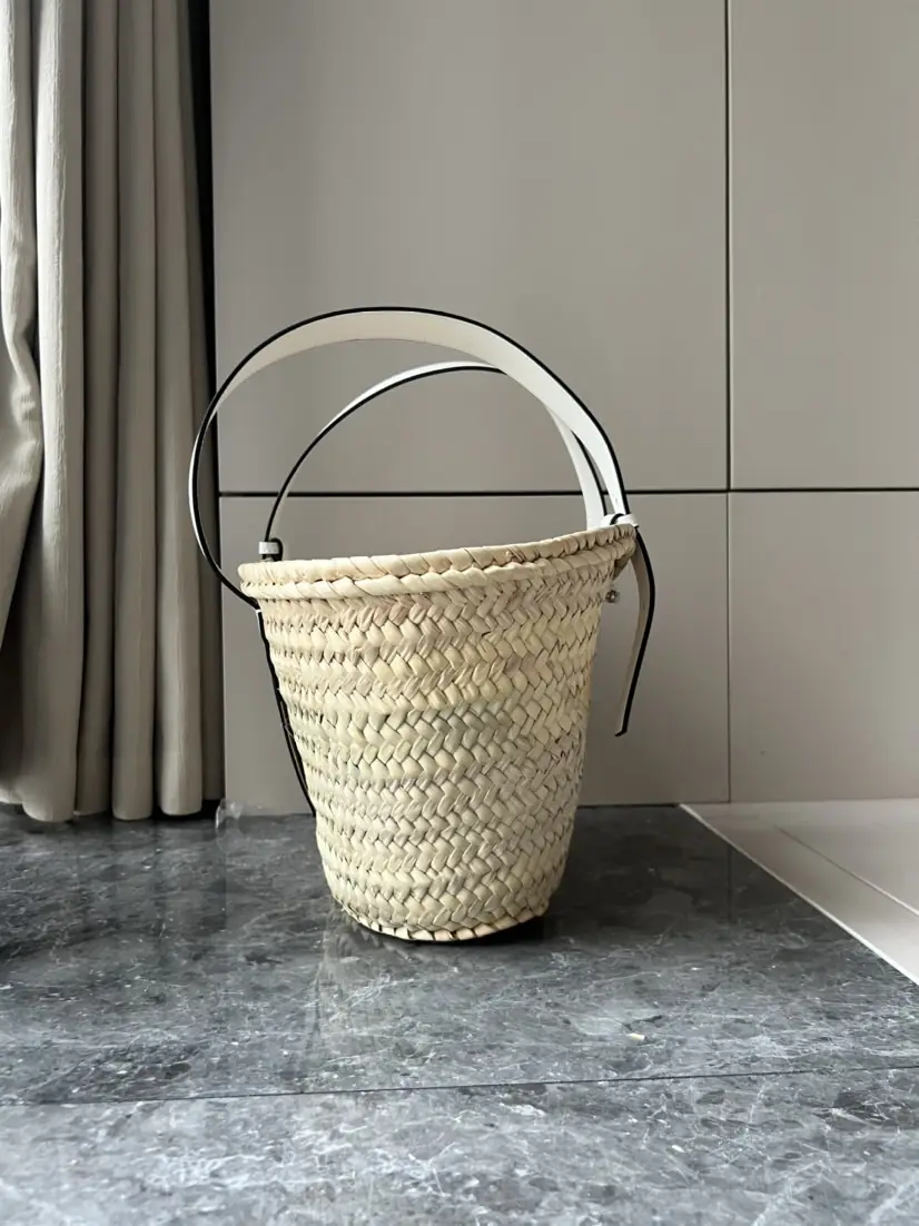 Jam5252   LOEWE  89$ gallery