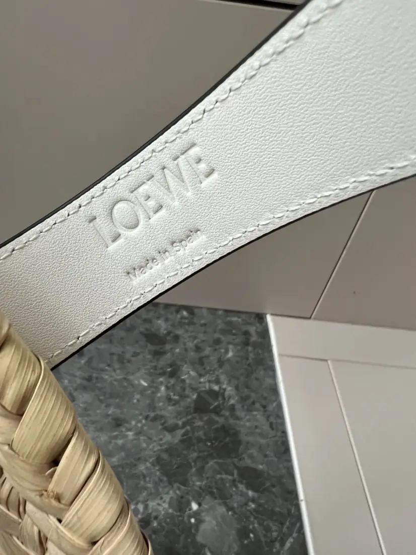 Jam5252   LOEWE  89$ gallery