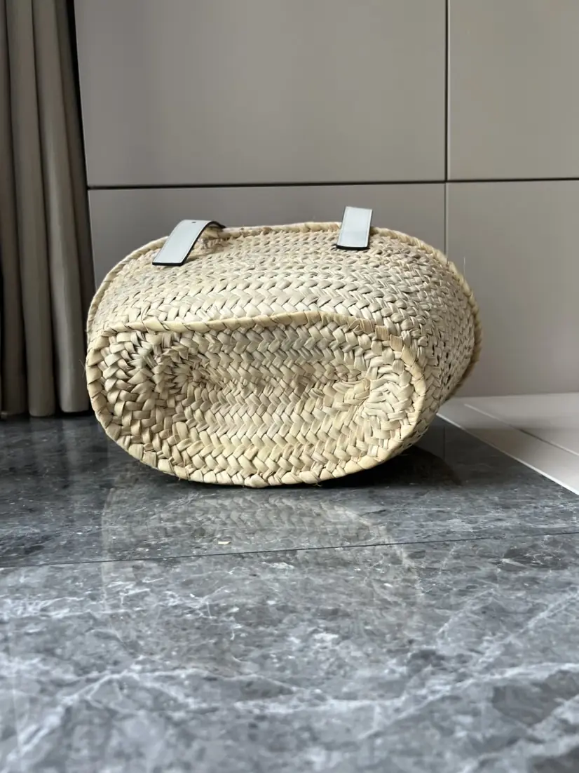 Jam5252   LOEWE  89$ gallery