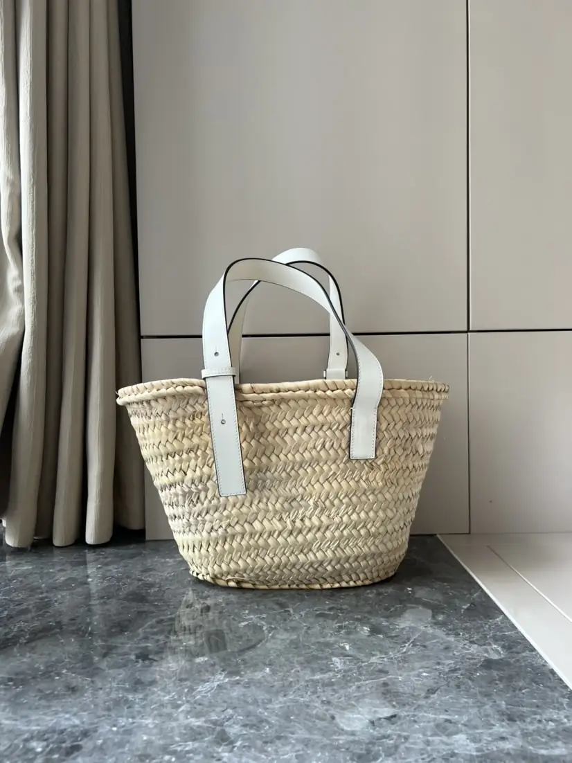 Jam5252   LOEWE  89$ gallery