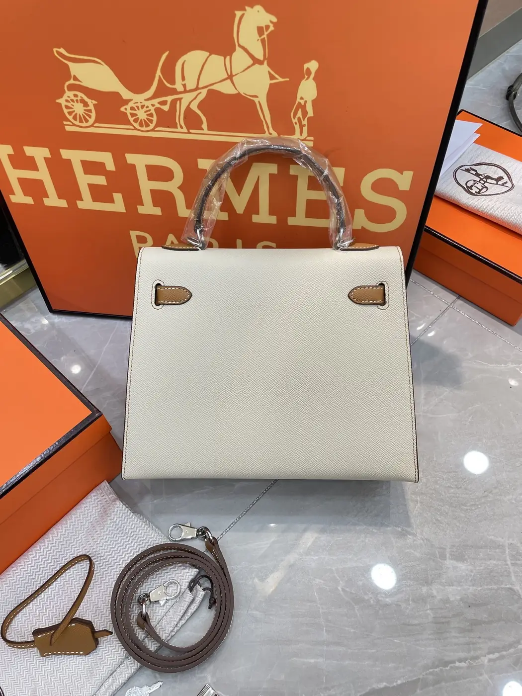 Jam5260  Hermès 80$ gallery