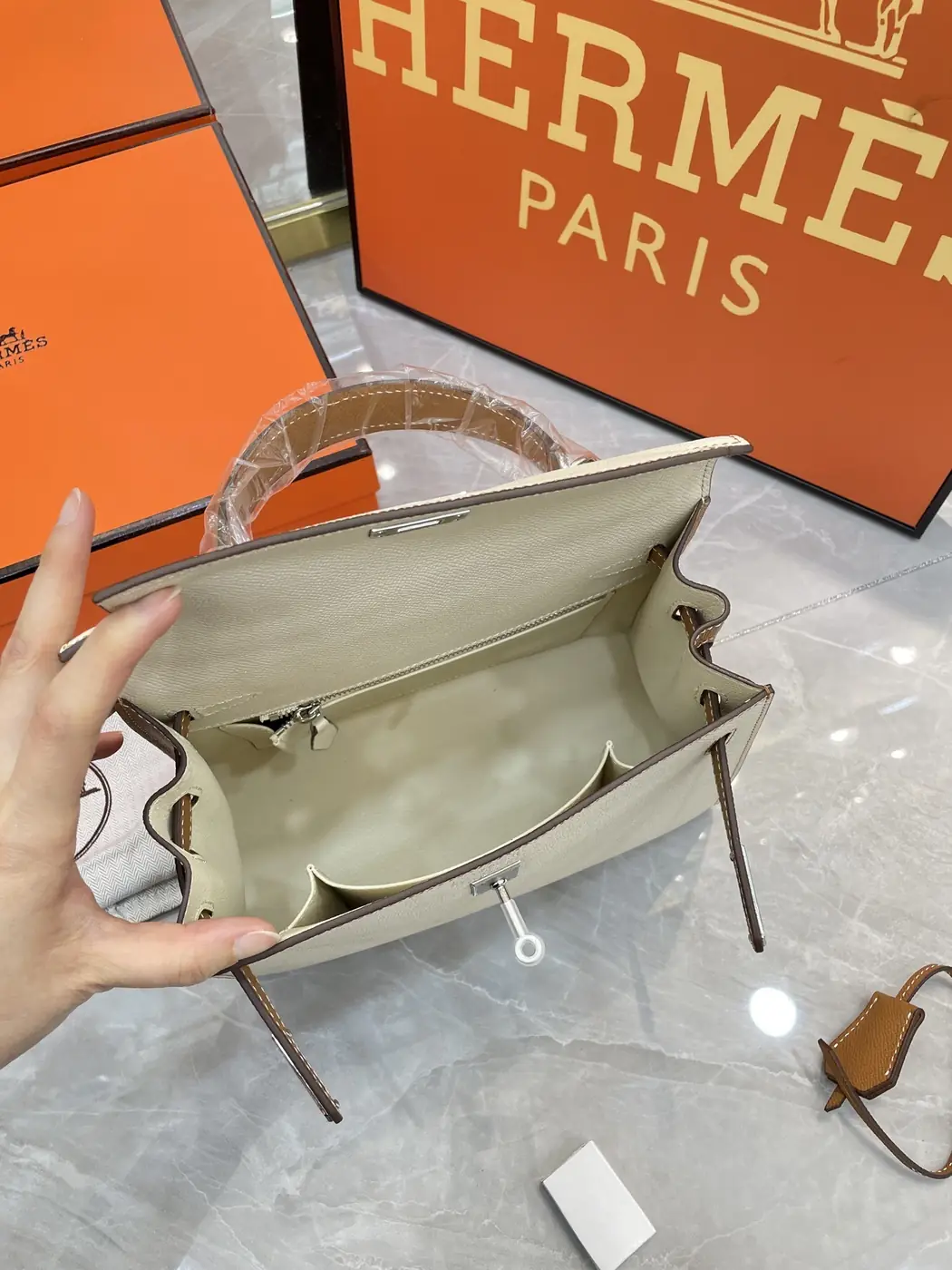 Jam5260  Hermès 80$ gallery