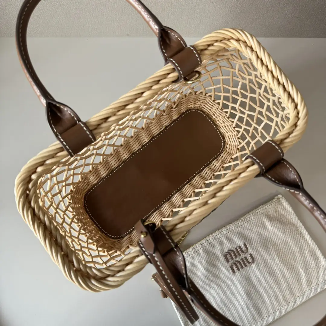 Jam5269  MIUMIU 89$ gallery