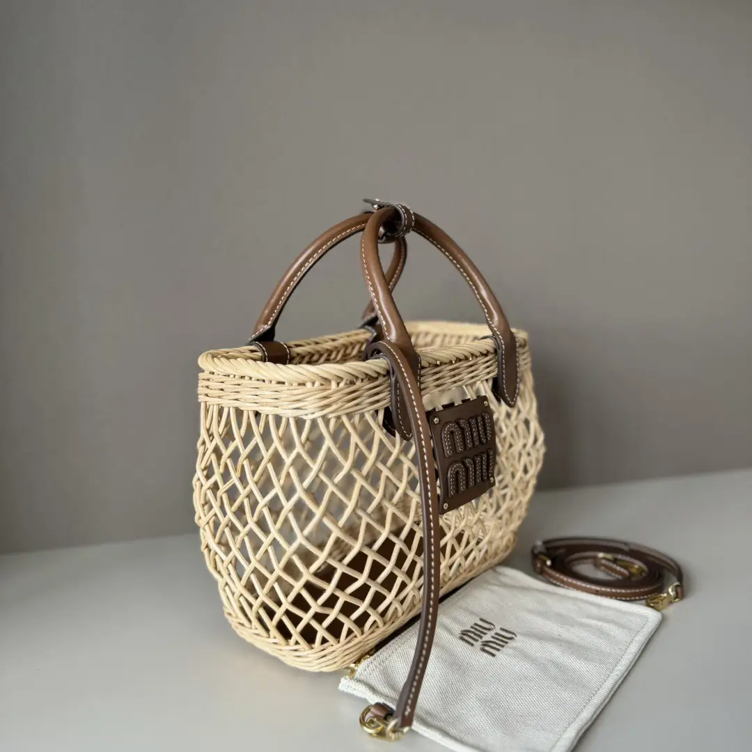 Jam5269  MIUMIU 89$ gallery