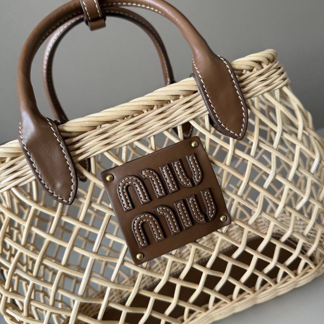 Jam5269  MIUMIU 89$ gallery