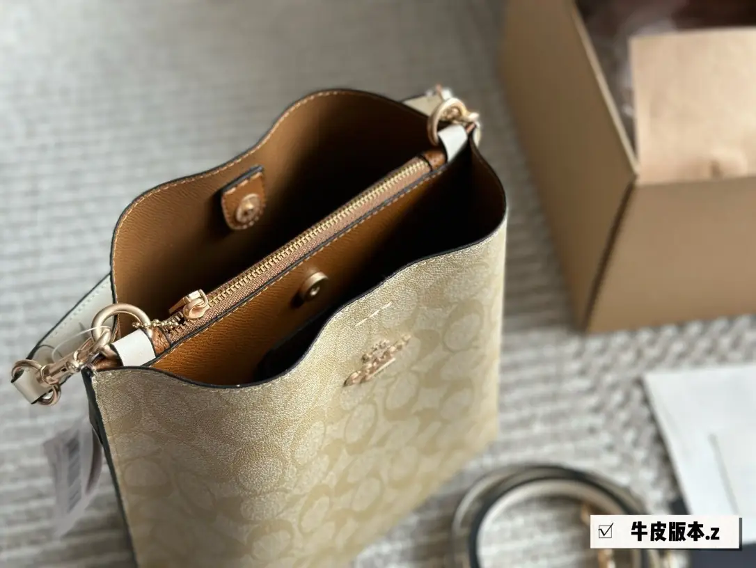 Jam5412  COACH 75$ gallery