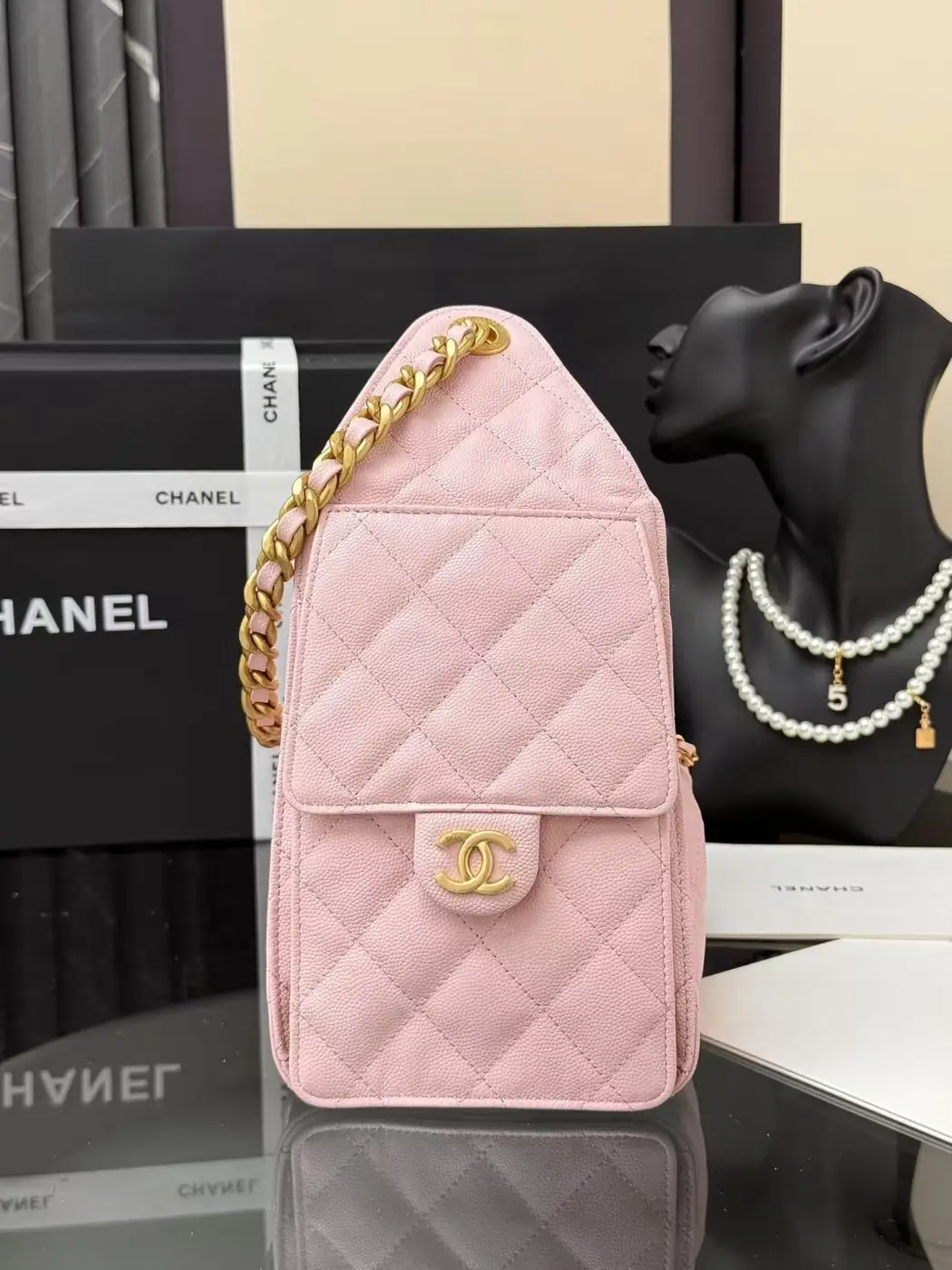 Jam5439 CHANEL  95$ gallery