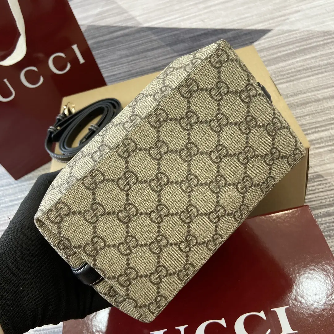 Jam5479 GUCCI GG Emblem  78$ gallery