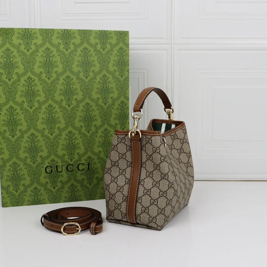 Jam5479 GUCCI GG Emblem  78$ gallery