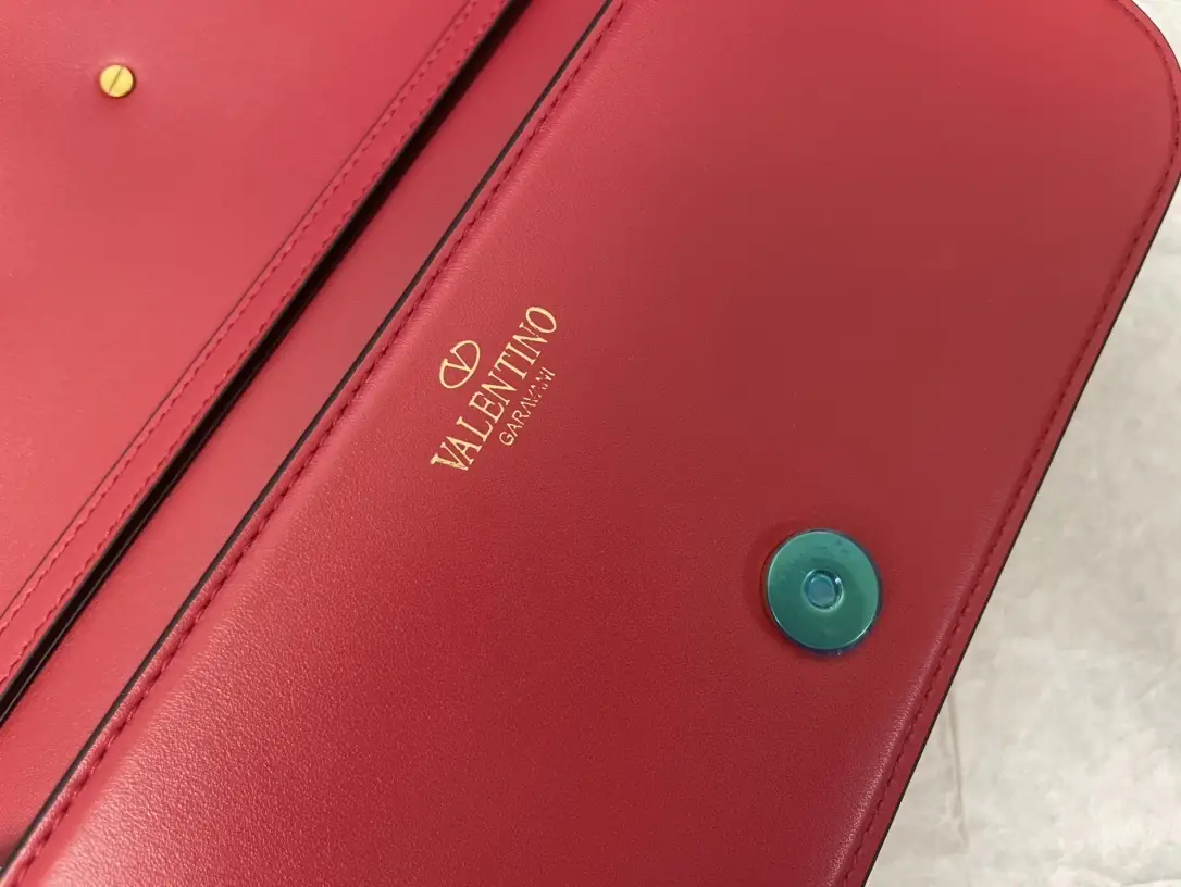 Jam6210  Valentino  69.99$ gallery