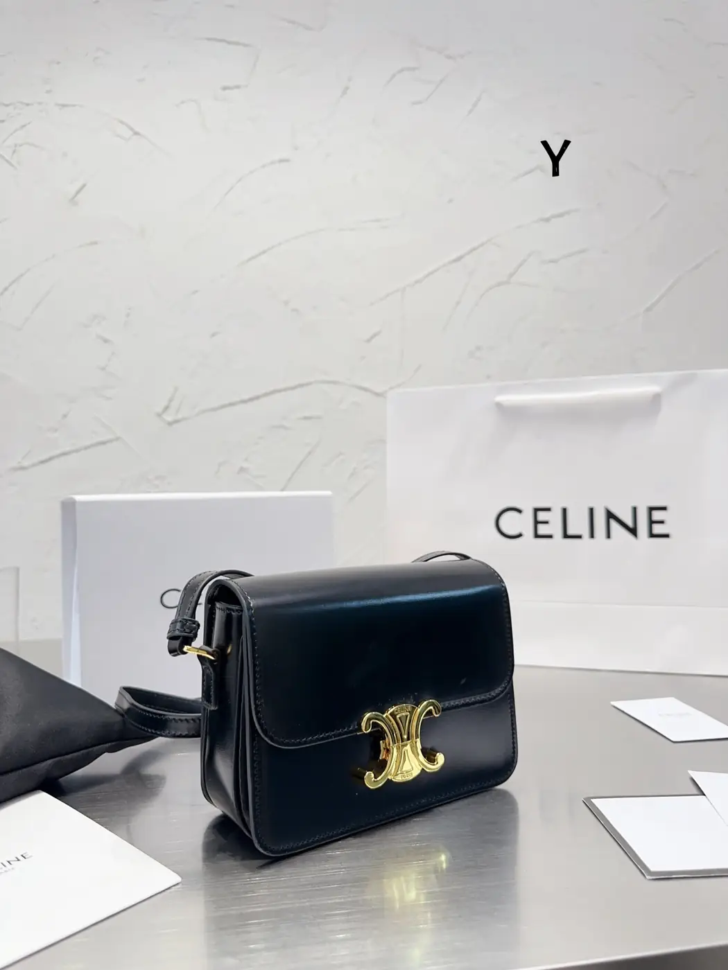 Jam6222   Celine  77$ gallery