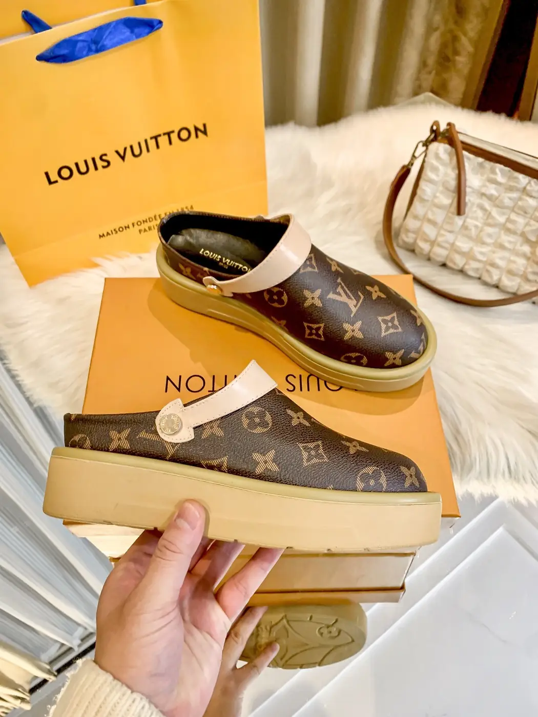 Jam7201    LV  78$ gallery