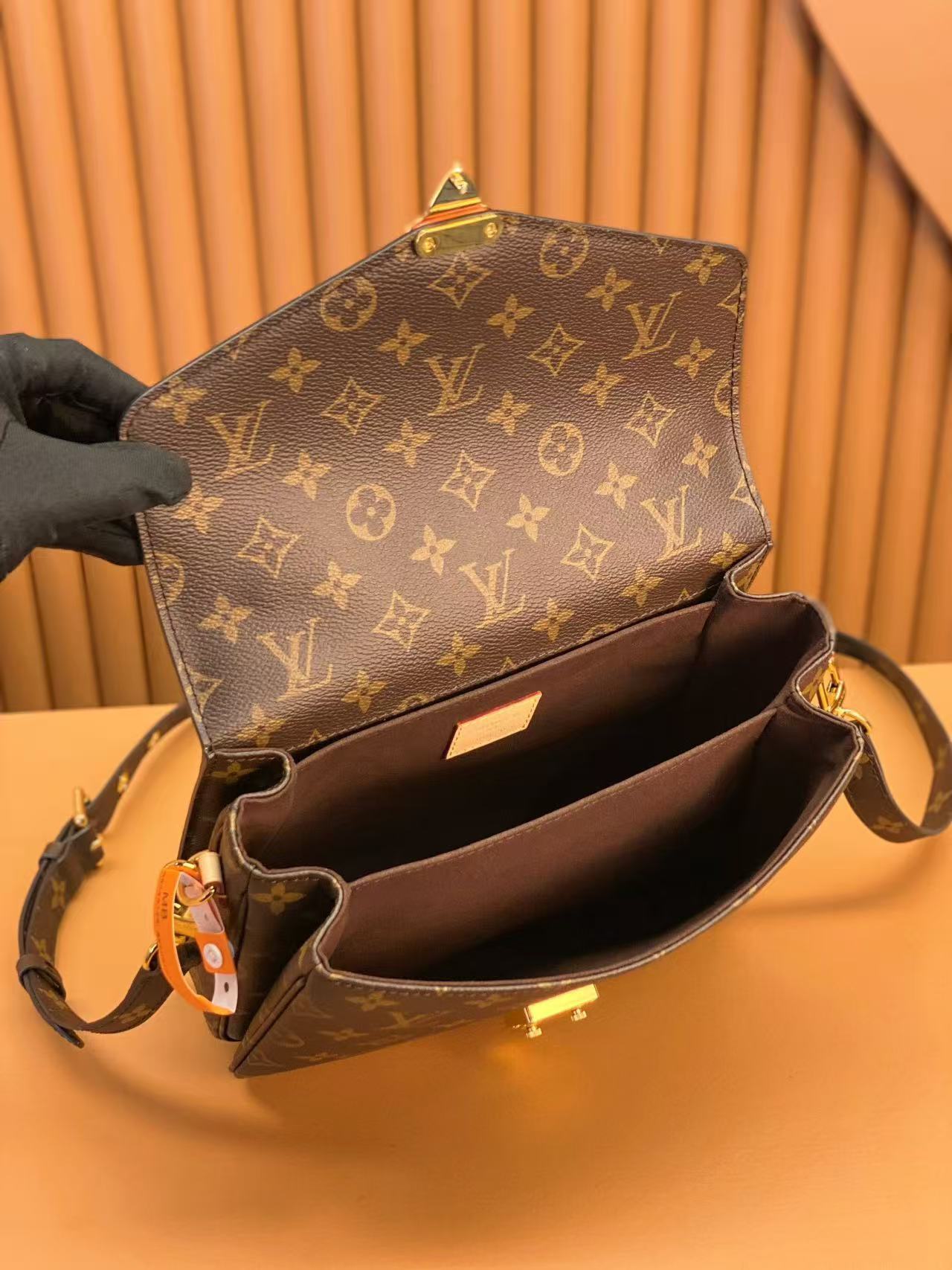 Jam7426  LV   75.99$ gallery