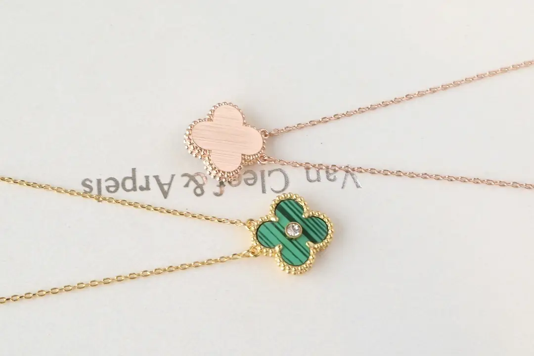 Jam7452 Van Cleef & Arpels necklace 38.99$ gallery